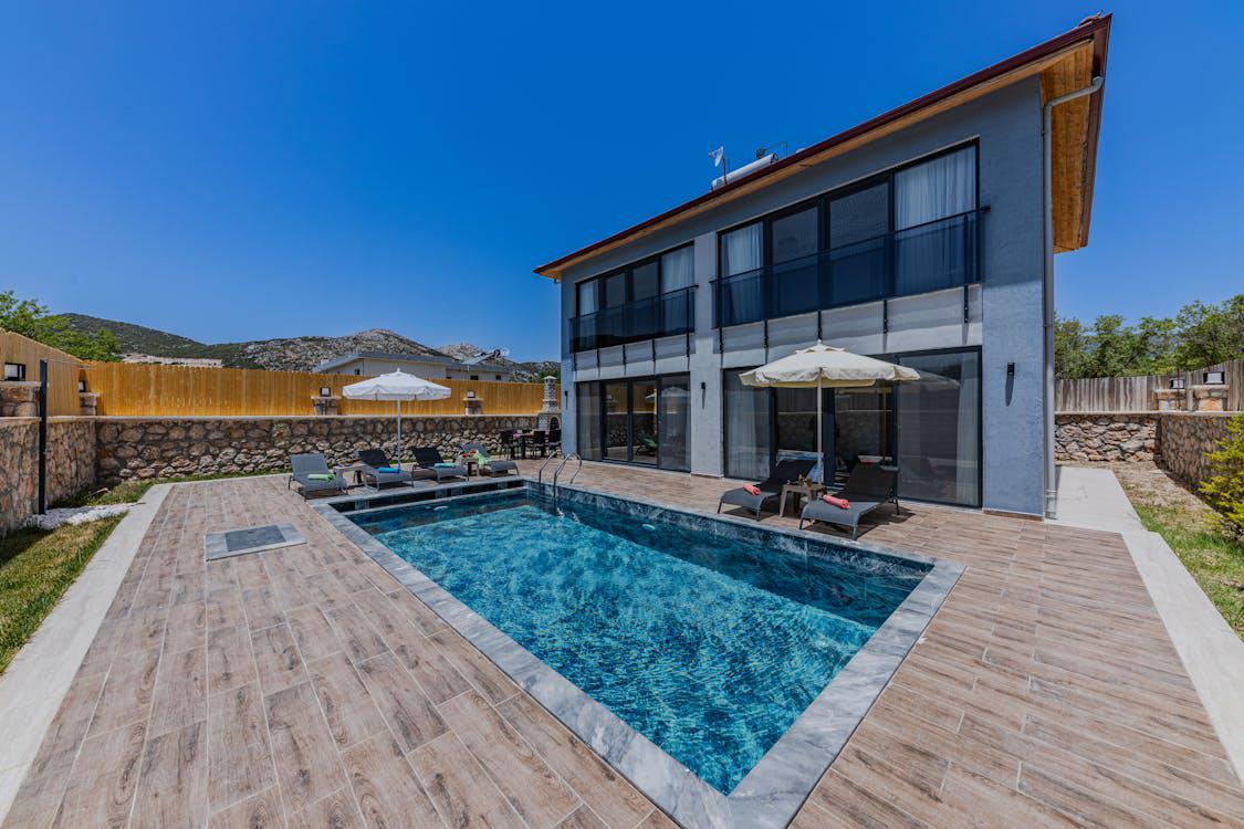Swimming pool installation near me</p>
<p>