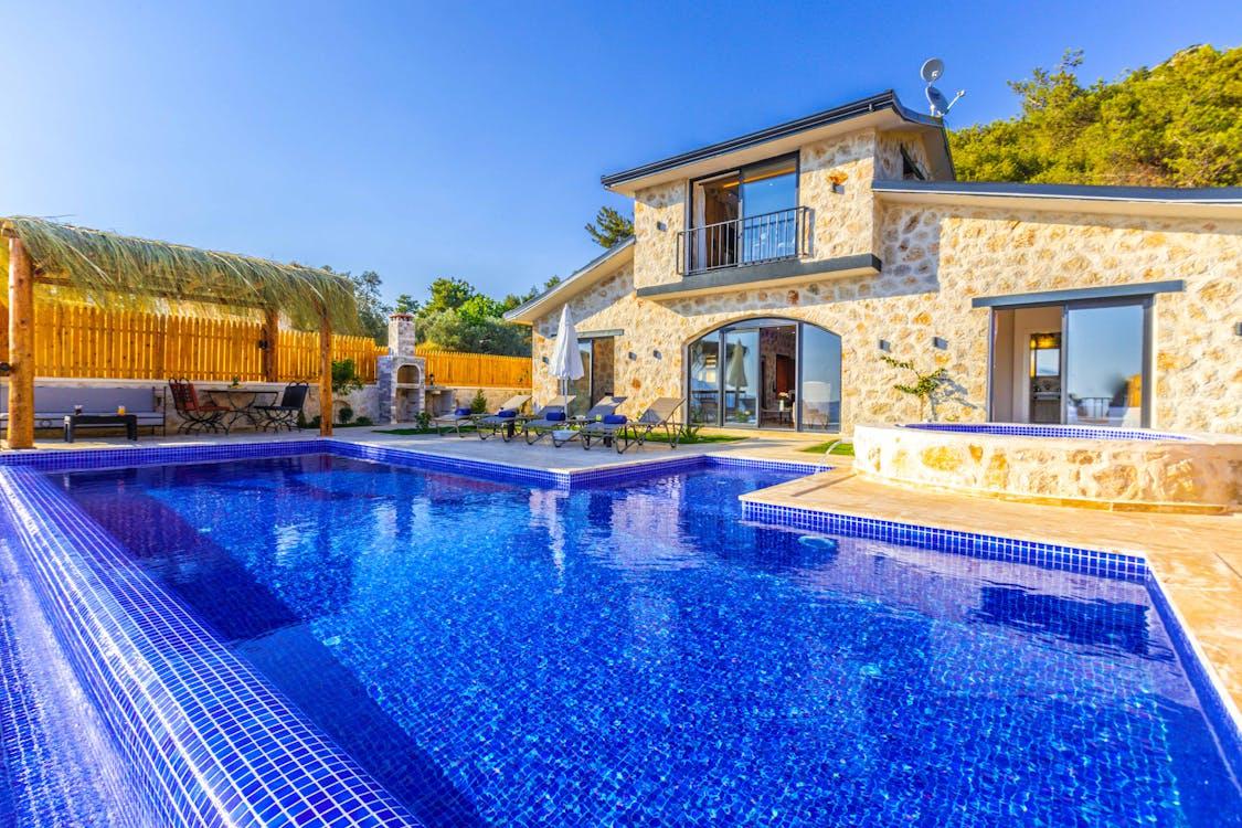 Custom pool designs in San Bernardino County</p>
<p>